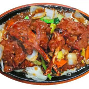 C9. Sizzling Lamb Chop with Black Pepper Sauce <br> 铁板黑椒羊排